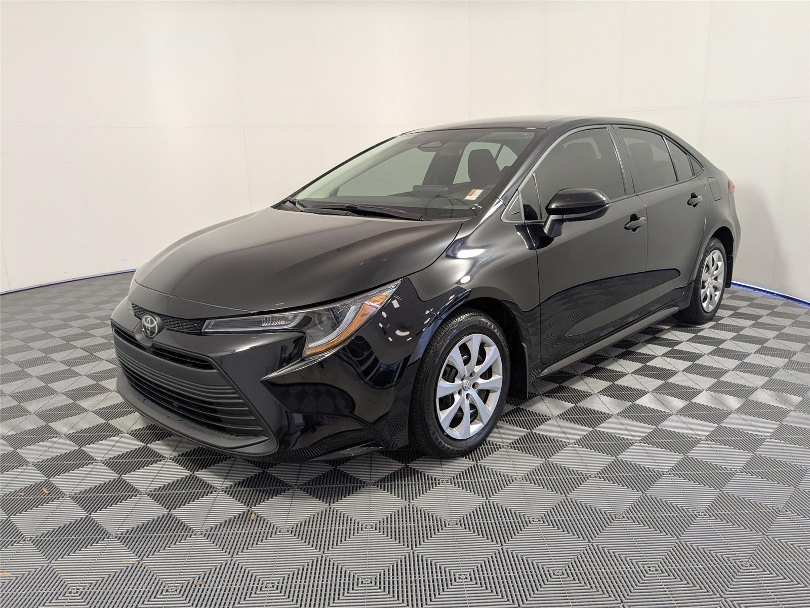 2024 Toyota Corolla LE's photo