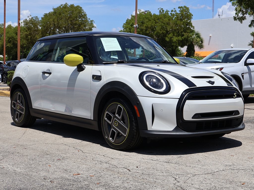 Used 2023 MINI Hardtop 2 Door SE with VIN WMW13DJ07P2T82511 for sale in Miami, FL