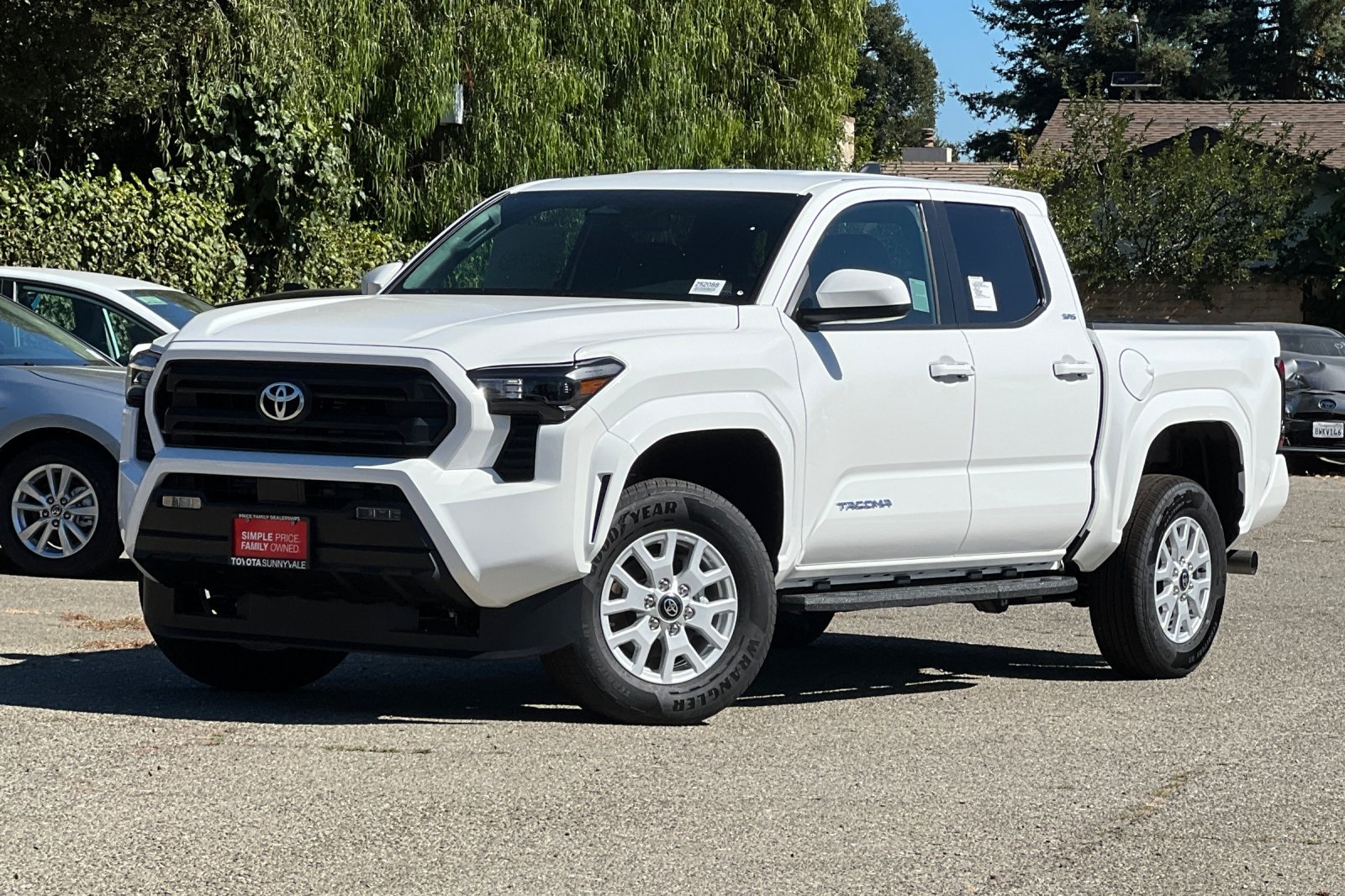2025 Toyota Tacoma SR5 4x4 Double Cab photo 2