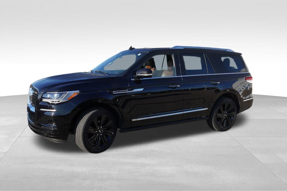 2024 Lincoln Navigator Reserve Luxury Monochromatic photo 10