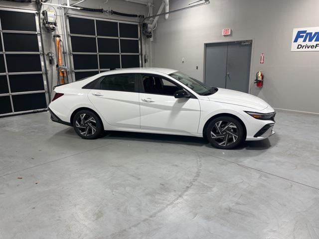 2025 Hyundai Elantra SEL's photo