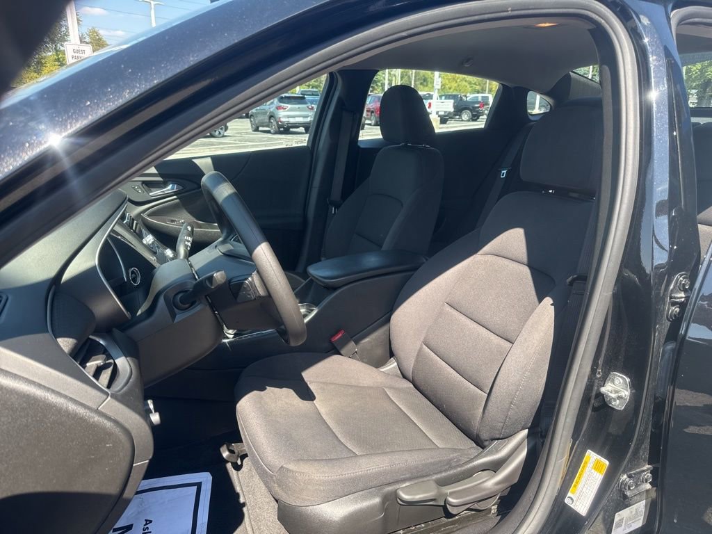 2022 Chevrolet Malibu LS photo 9