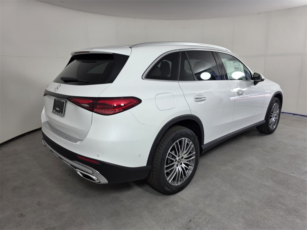 2026 Mercedes Benz GLC 300 photo 4