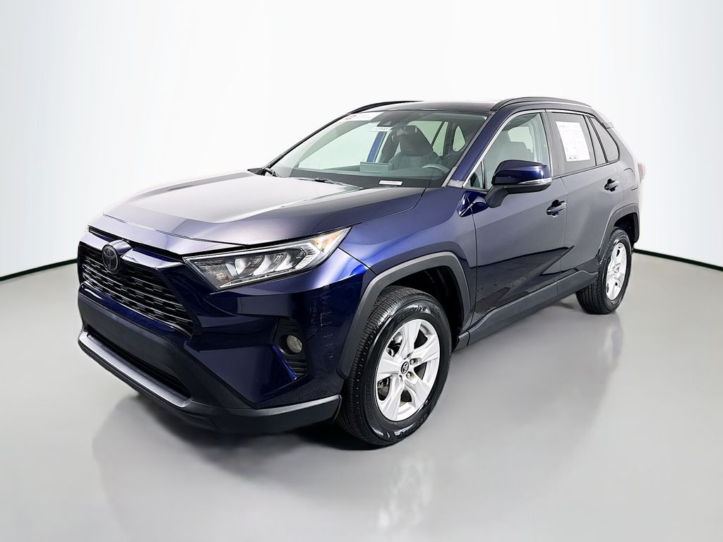 2019 Toyota RAV4 XLE photo 3
