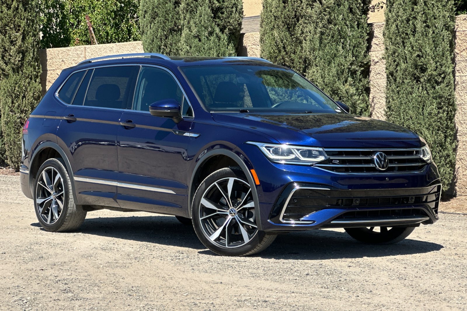2022 Volkswagen Tiguan SEL R-Line Sport photo 2