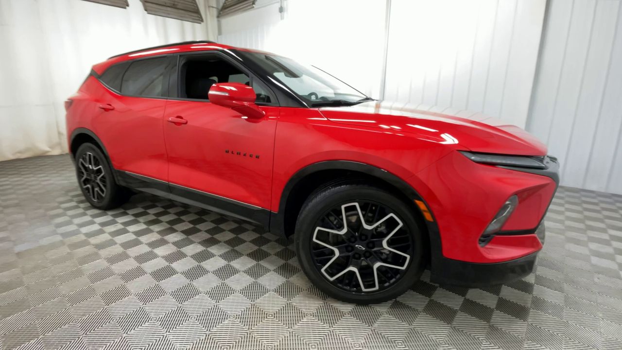 2023 Chevrolet Blazer RS photo 2