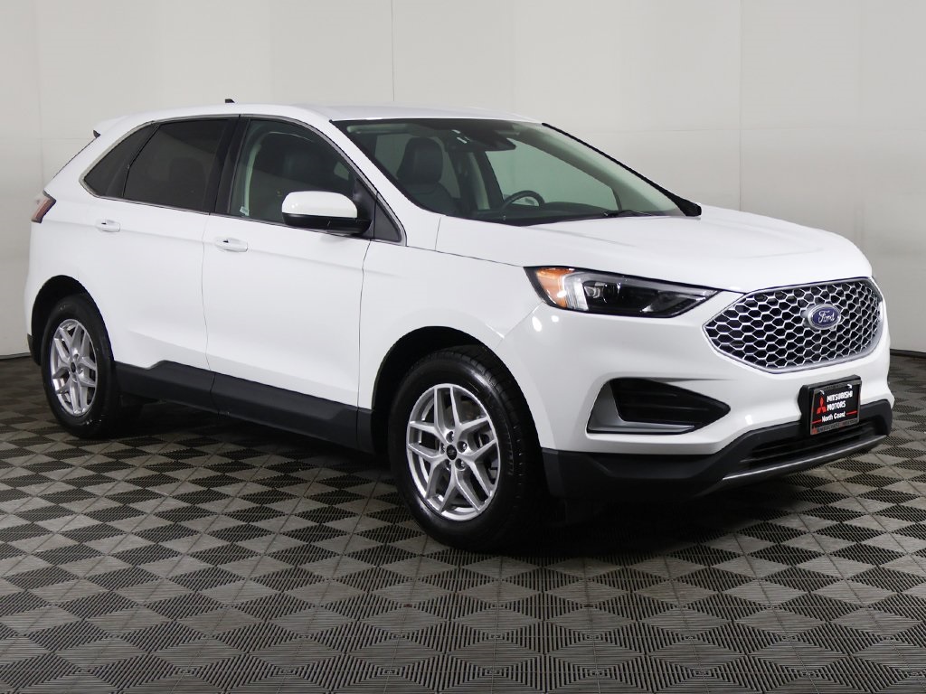 2024 Ford Edge SEL photo 2