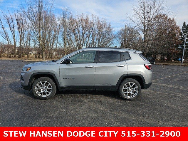 2022 Jeep Compass Latitude Lux