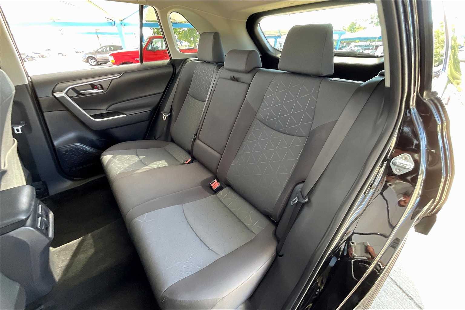 2024 Toyota RAV4 XLE photo 20