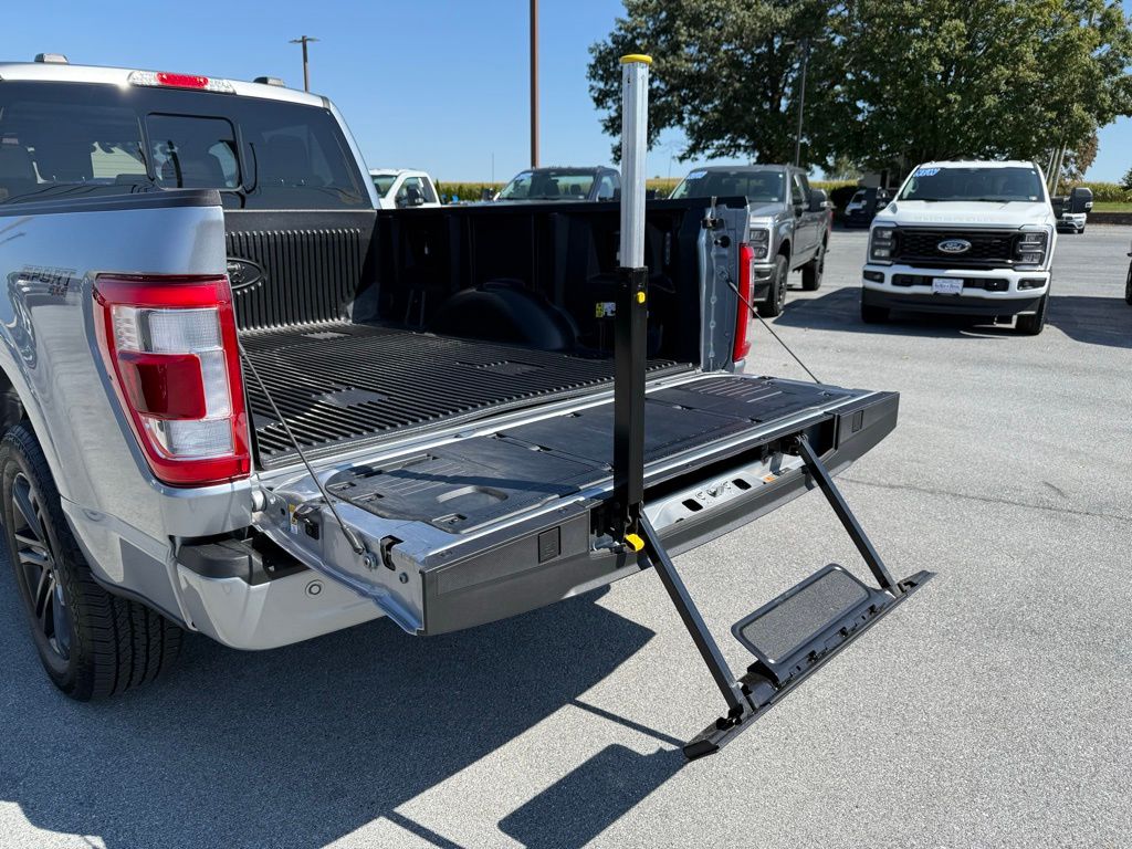 2023 Ford F-150 Lariat photo 35