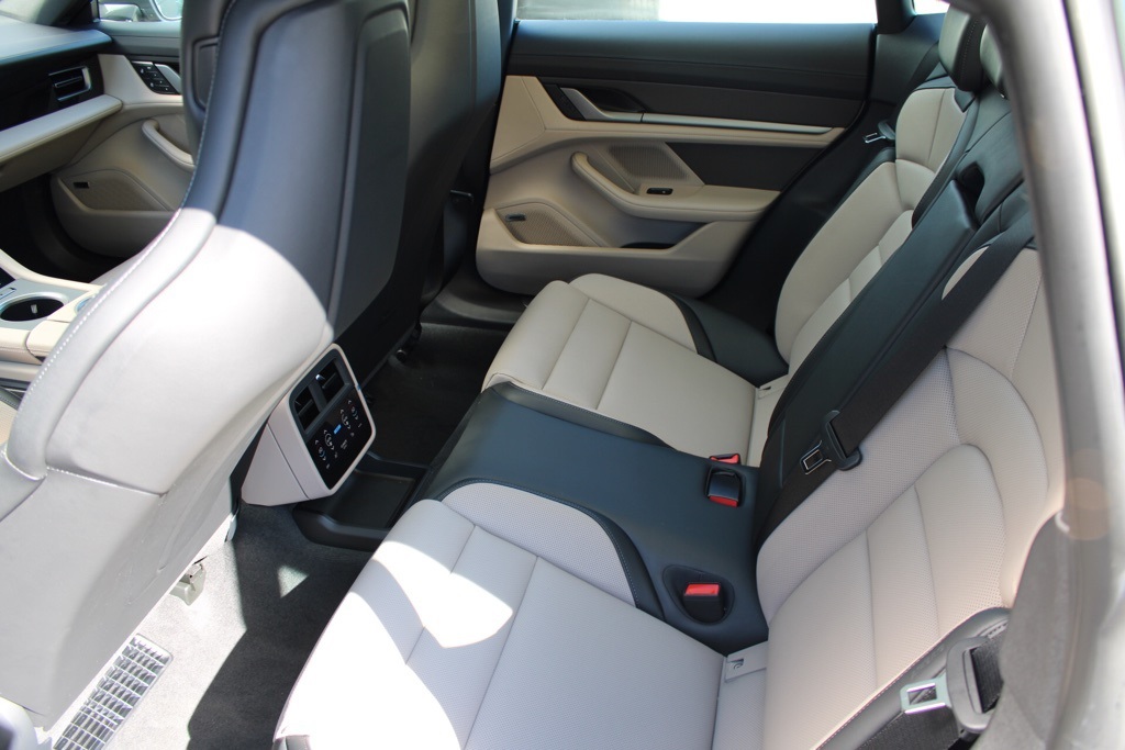 2025 Porsche Taycan 4S Cross Turismo photo 33