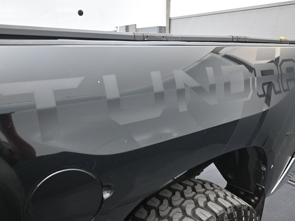 2018 Toyota Tundra SR5 photo 2