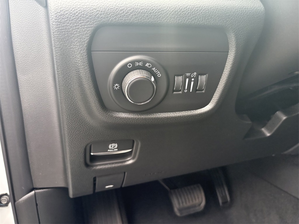 2025 Jeep Grand Cherokee Laredo X photo 15