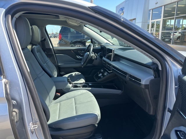 2022 Lincoln Corsair Standard photo 5