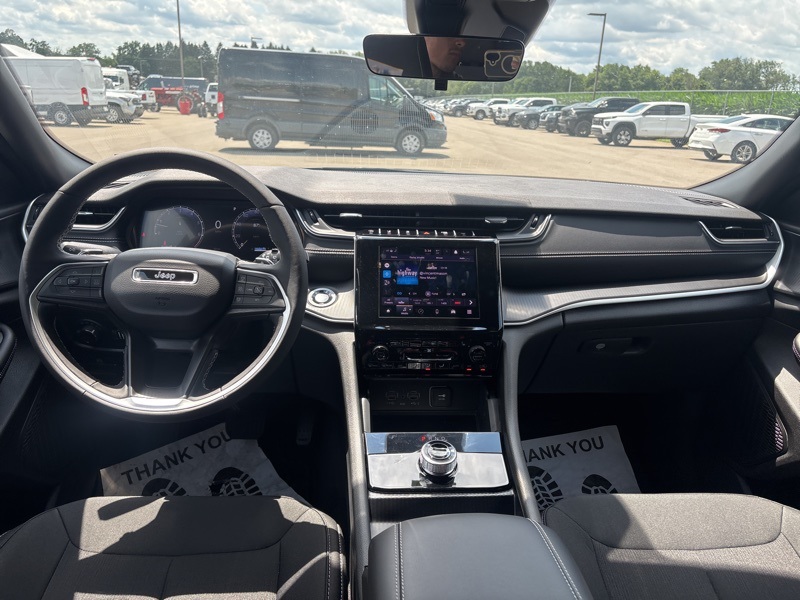 2025 Jeep Grand Cherokee Laredo X photo 17