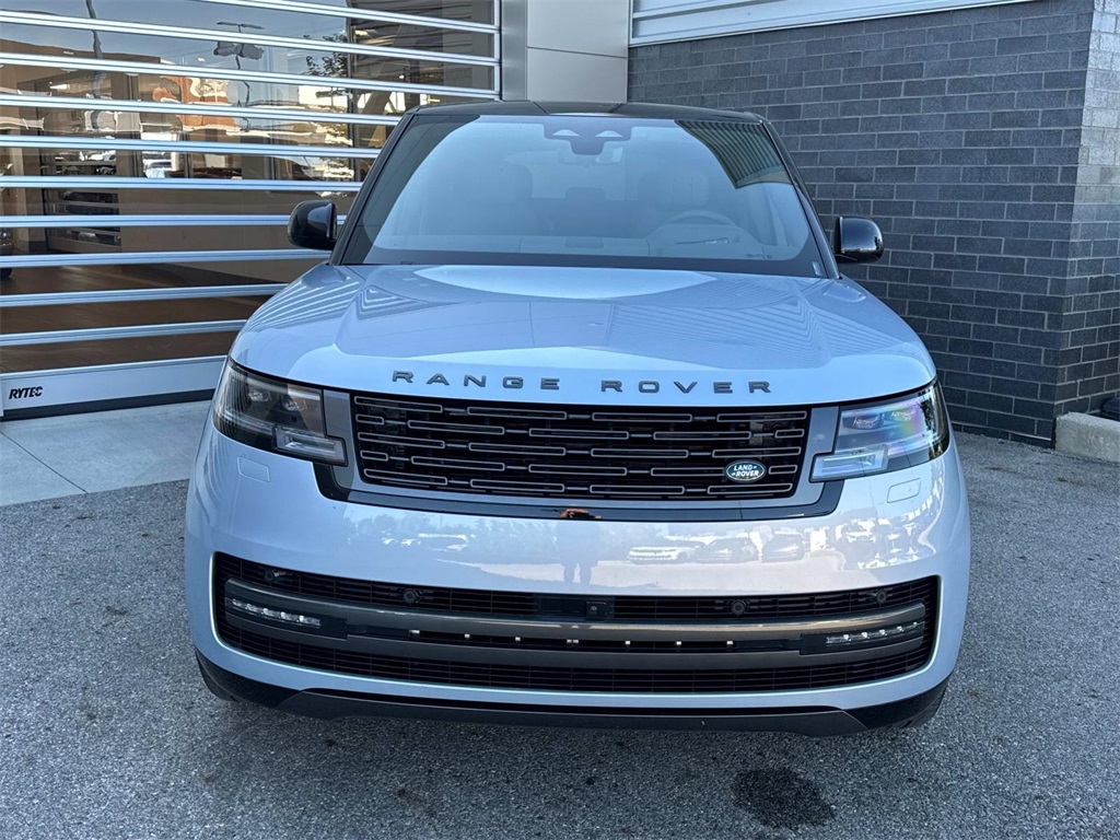 2025 Land Rover Range Rover SE photo 2