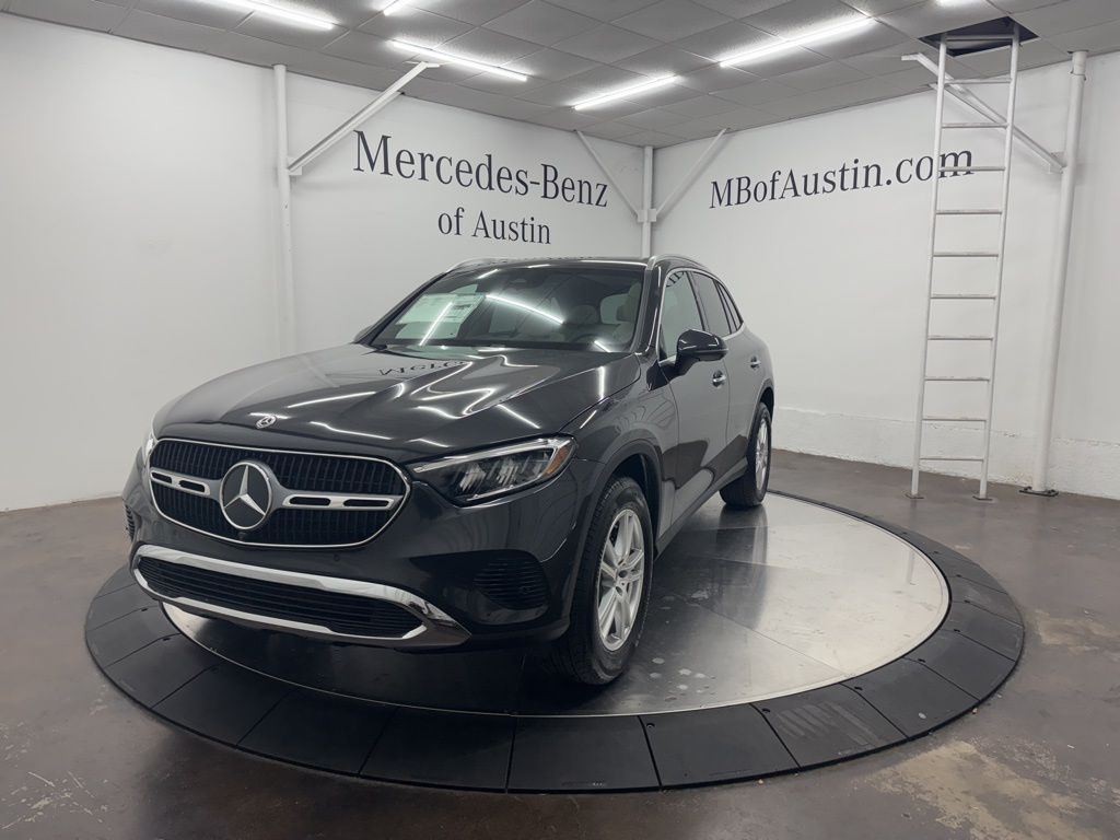 2025 Mercedes Benz GLC 300 photo 2