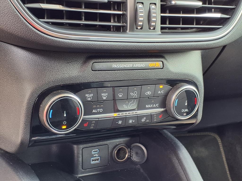 2022 Ford Escape Titanium photo 12