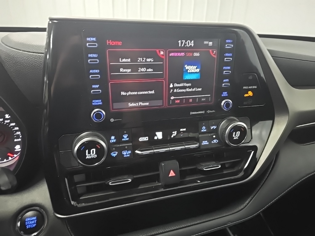 2022 Toyota Highlander LE photo 24