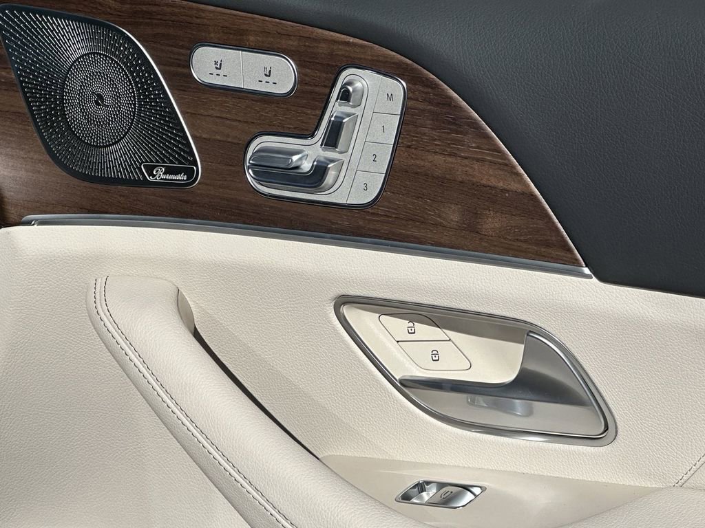 2025 Mercedes Benz GLS 450 4MATIC photo 17