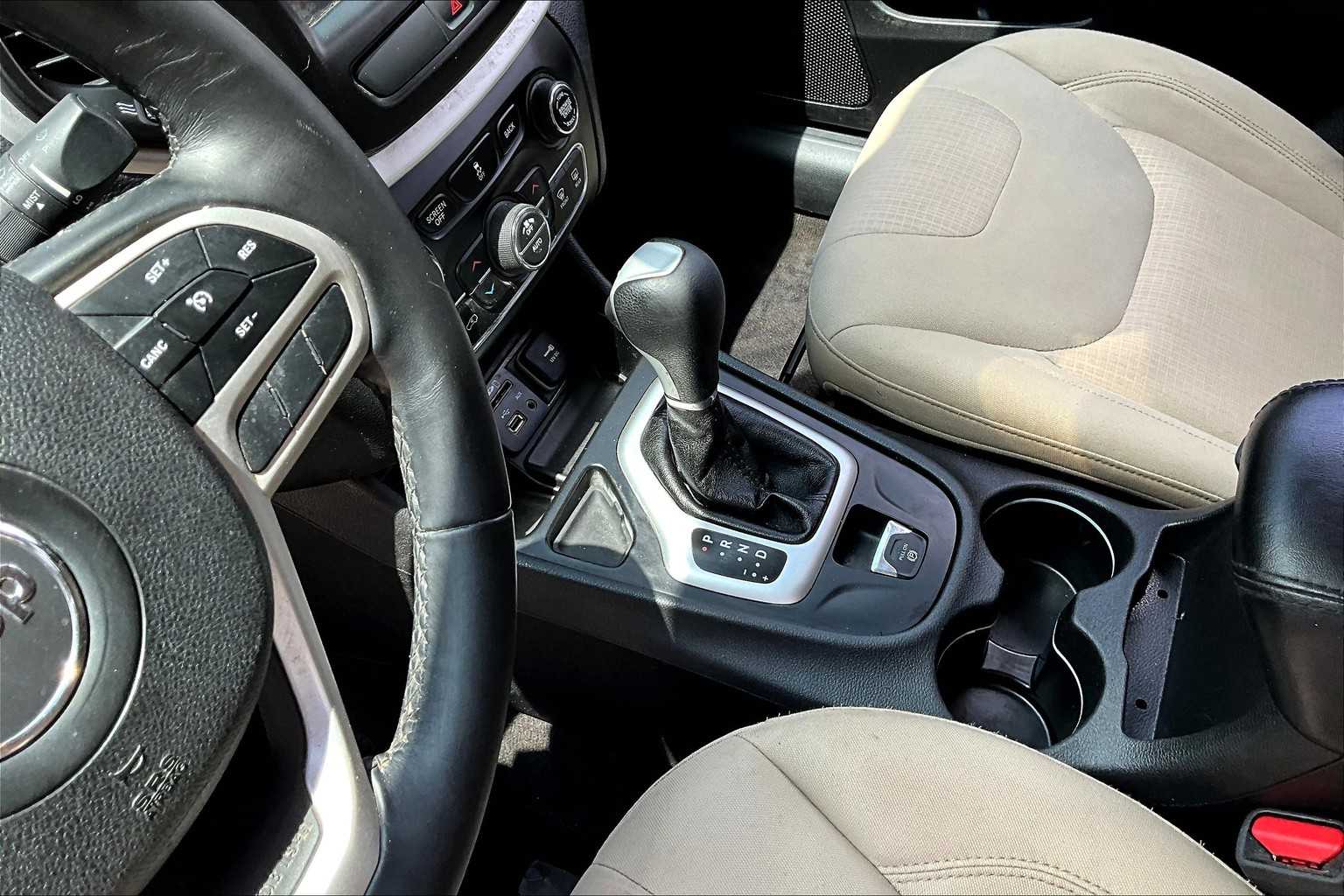 2017 Jeep Cherokee Latitude photo 14