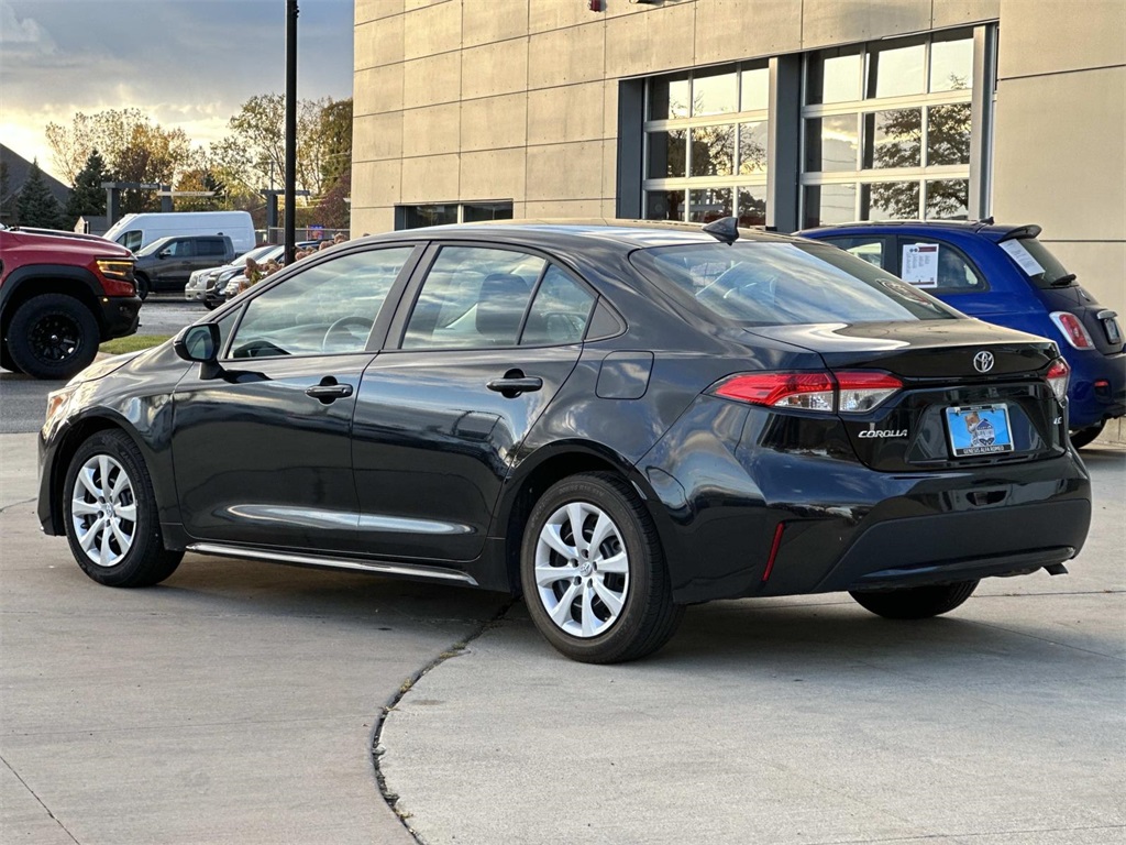 2022 Toyota Corolla LE photo 3