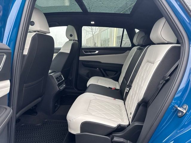 2025 Volkswagen Atlas Cross Sport SEL Premium R-Line photo 12