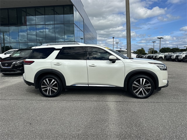 2024 Nissan Pathfinder Platinum photo 4