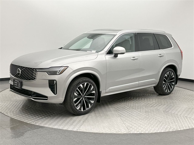2025 Volvo XC90 Core's photo