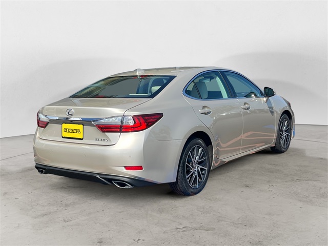 2017 Lexus ES 350 photo 4