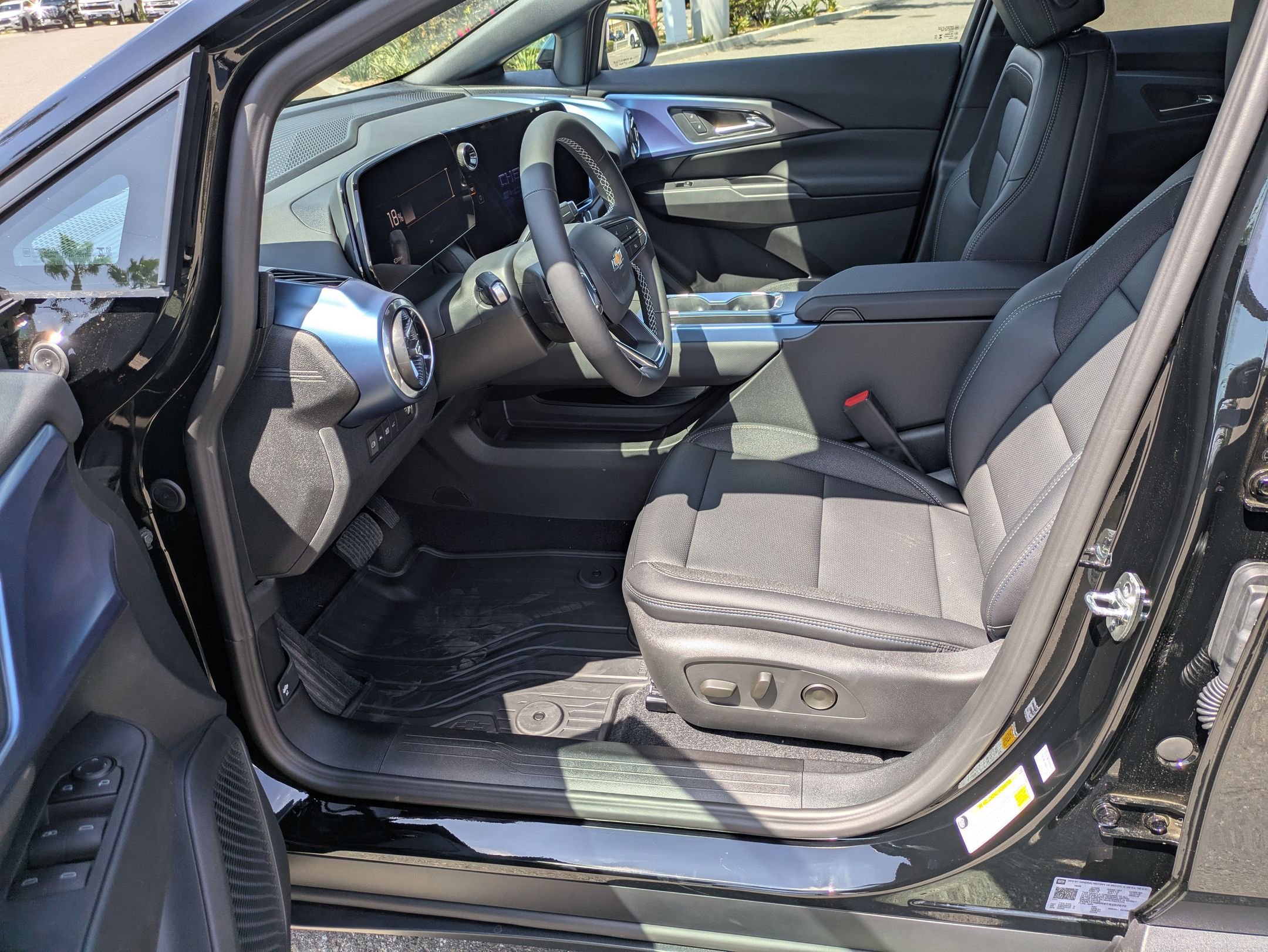 2026 Chevrolet Equinox LT photo 8