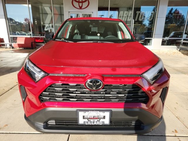 2025 Toyota RAV4 LE photo 4