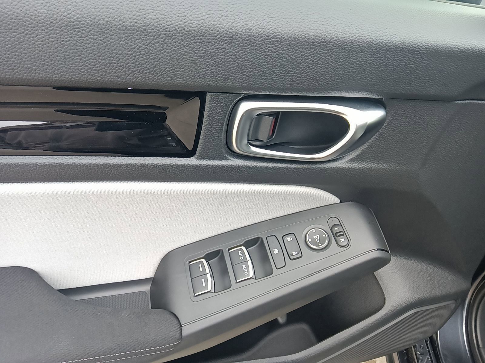2025 Honda Civic Hatchback Hybrid Sport photo 11