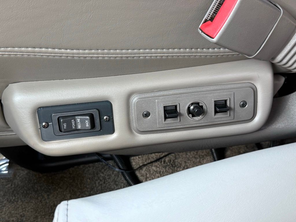 2020 Gmc Savana photo 25