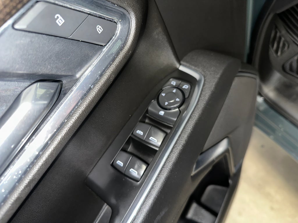 2025 Chevrolet Silverado 1500 LT photo 2