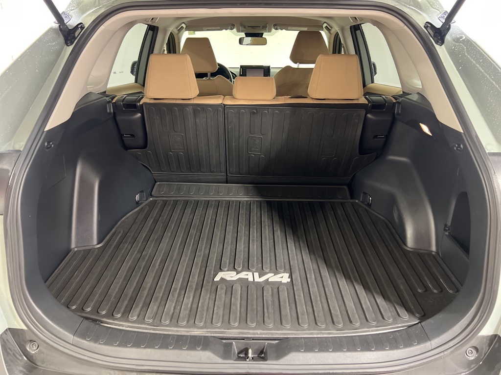 2020 Toyota RAV4 XLE photo 28