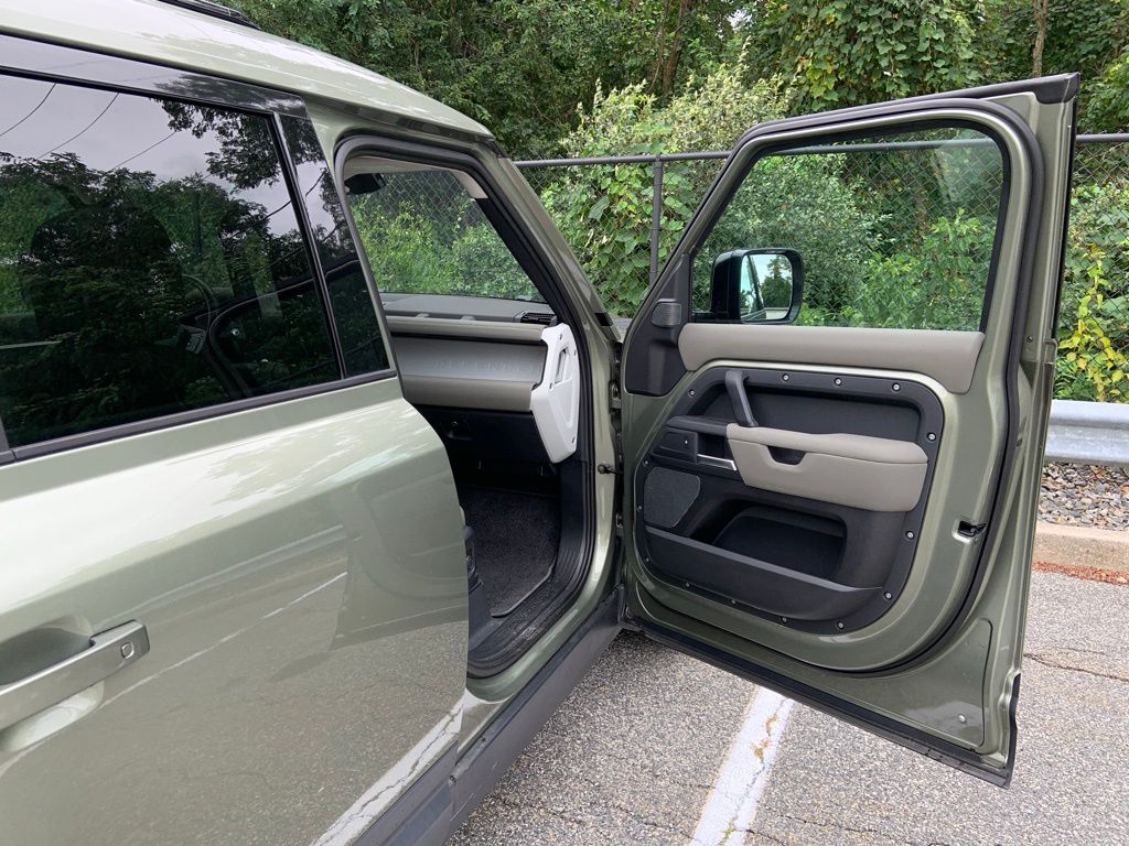 2021 Land Rover Defender 110 S photo 17