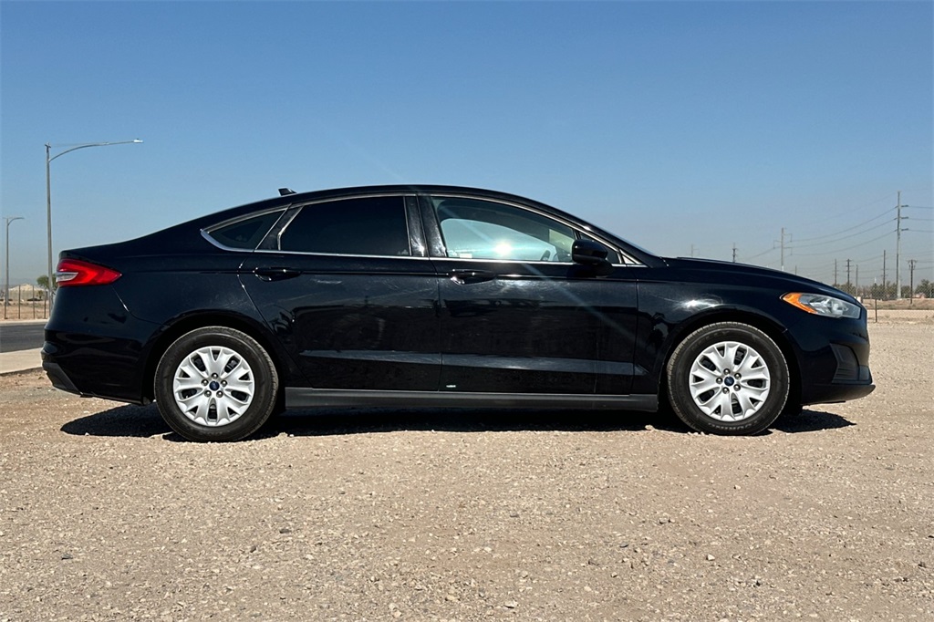 2020 Ford Fusion S photo 3
