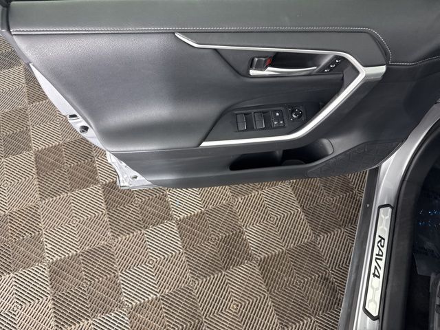 2020 Toyota RAV4 Hybrid Limited photo 17
