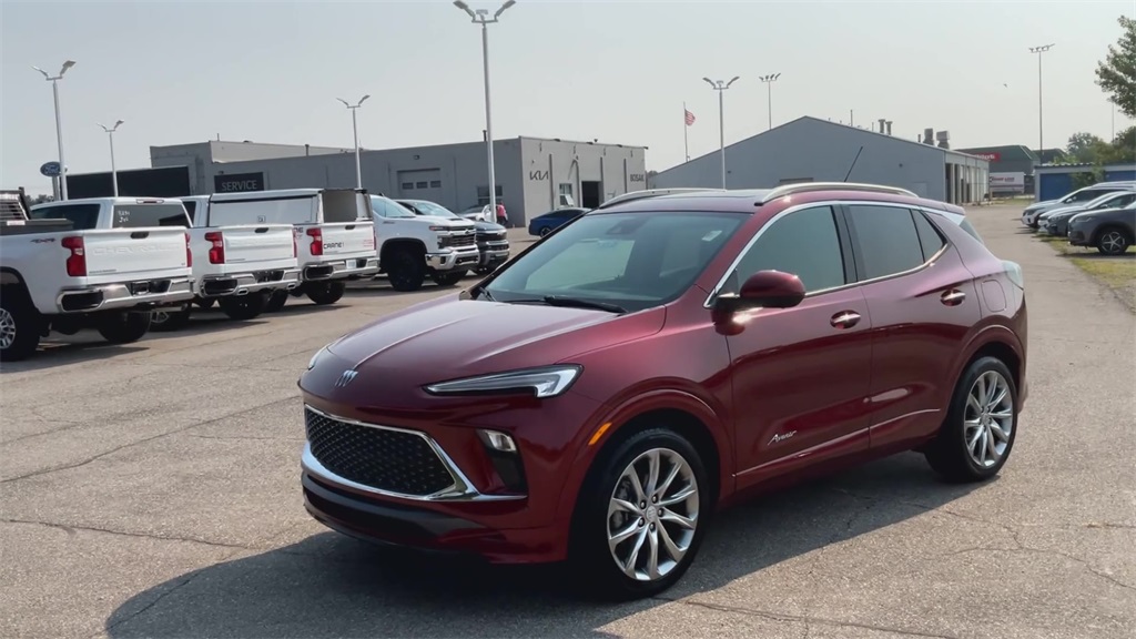2024 Buick Encore GX Avenir photo 2