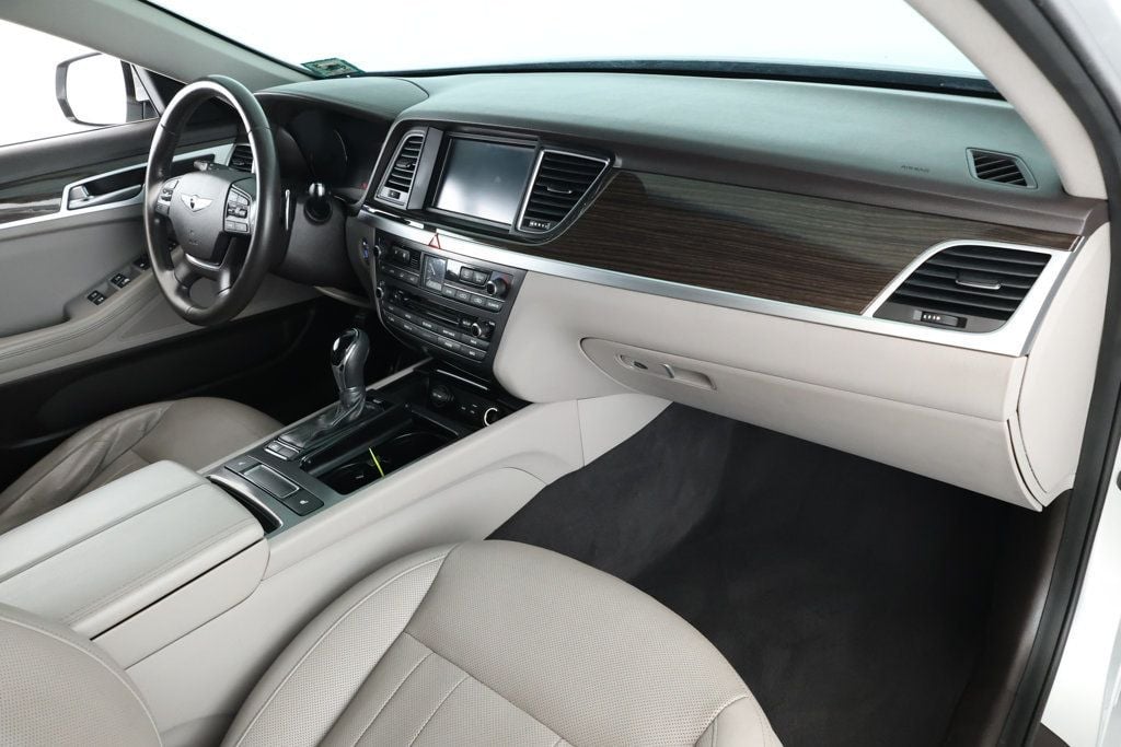 2016 Hyundai Genesis photo 21