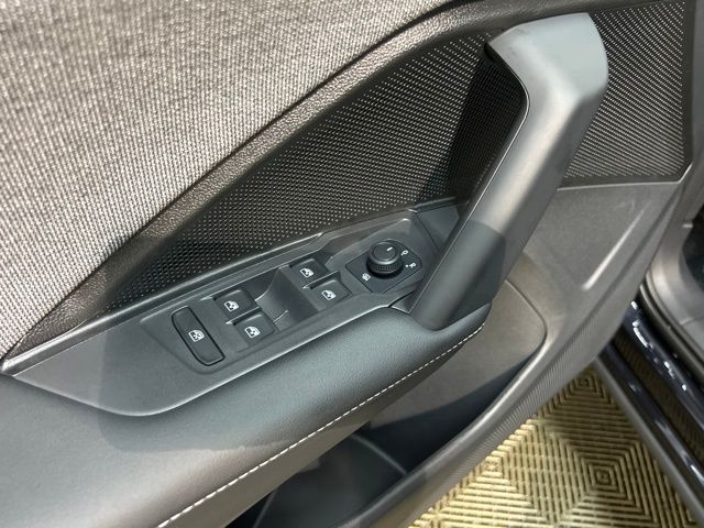 2025 Volkswagen Tiguan S photo 9
