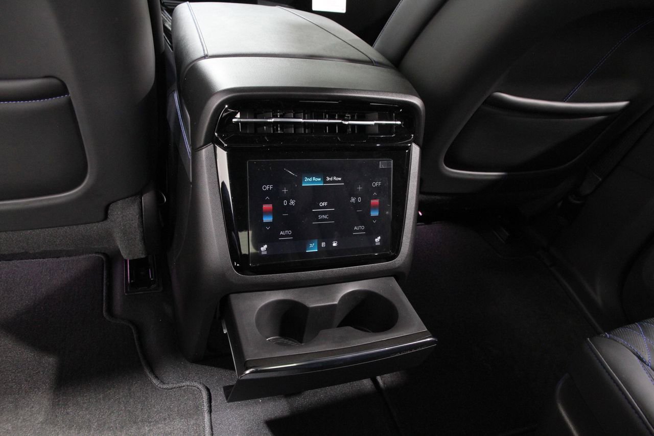 2025 Cadillac Escalade Luxury photo 24
