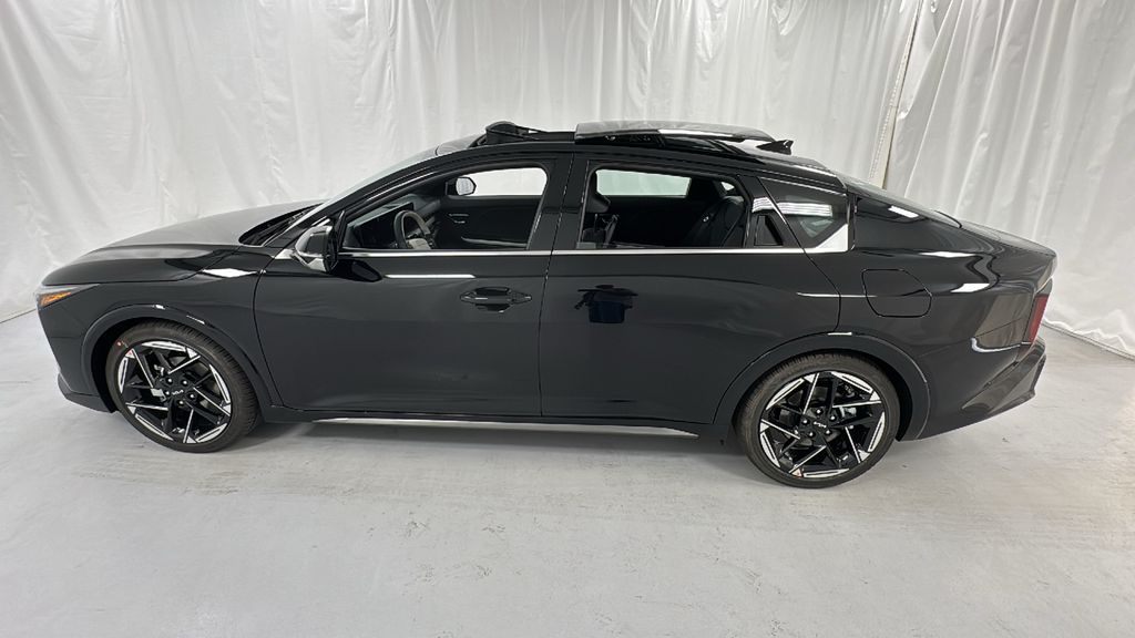 2025 Kia K4 GT-Line photo 6