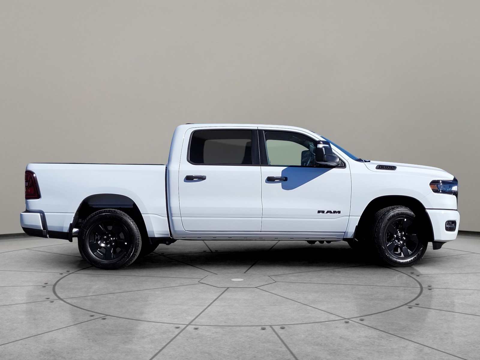 2025 Ram 1500 Tradesman photo 3