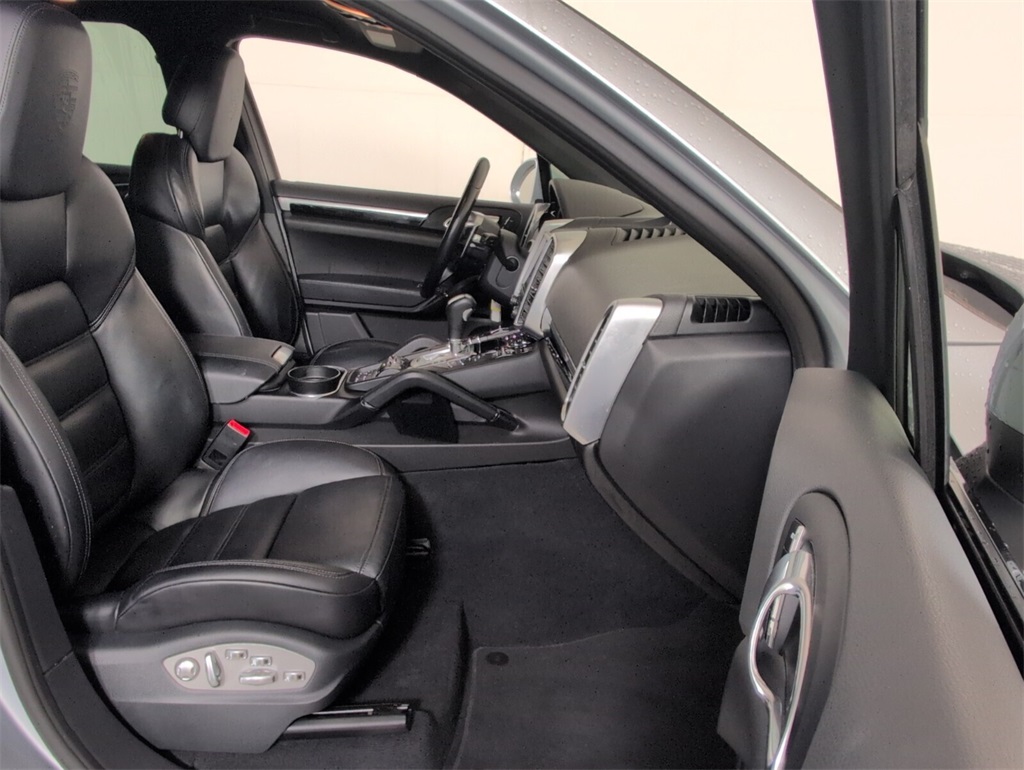 2017 Porsche Cayenne Platinum Edition photo 12