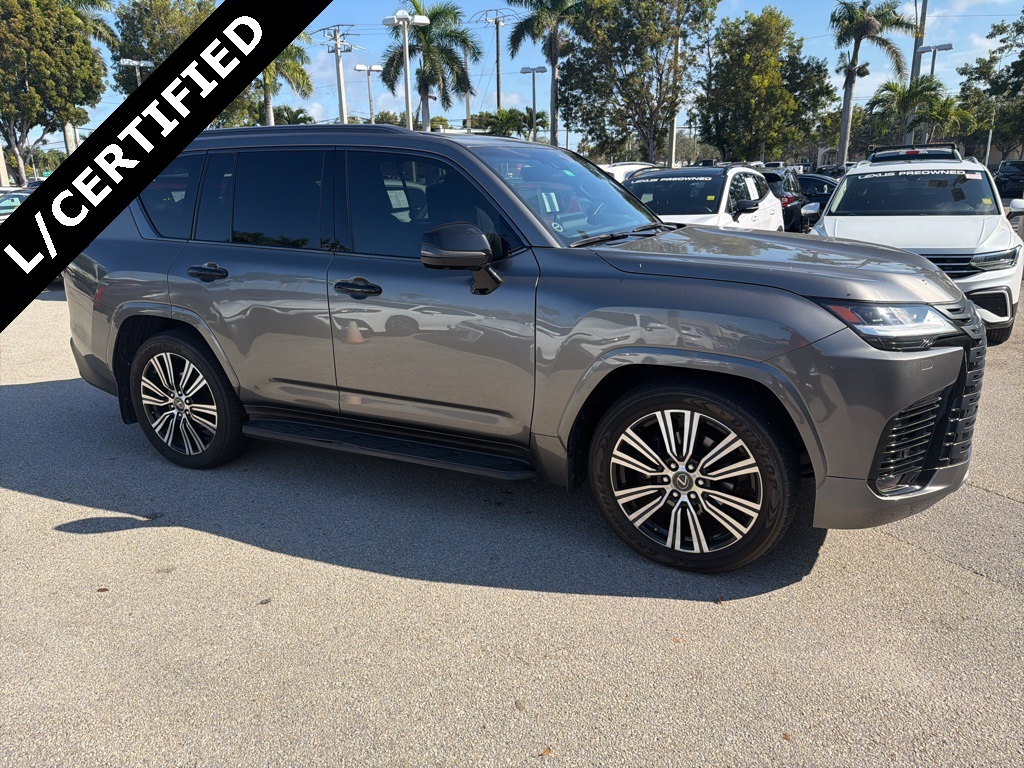 2023 Lexus LX Luxury's photo