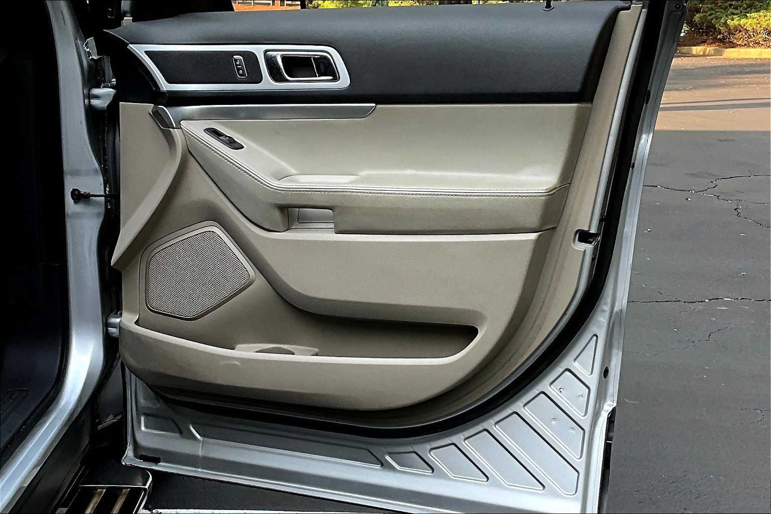 2013 Ford Explorer XLT photo 20