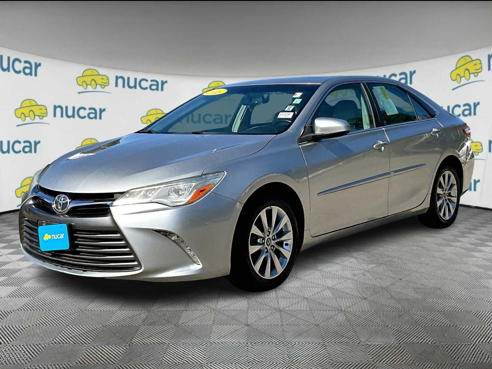 2016 Toyota Camry XLE photo 3