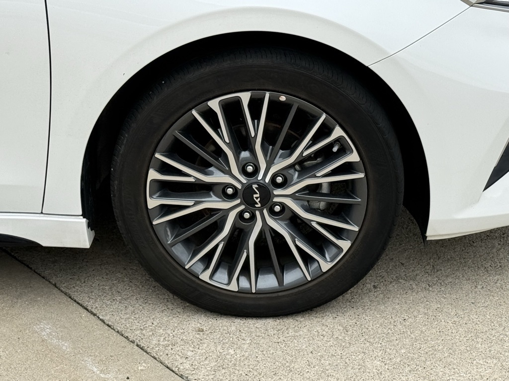 2023 Kia Forte GT-Line photo 9
